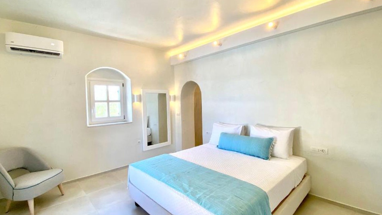 Photo of Bedroom in Exo Gialos