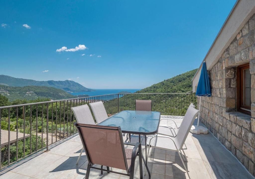 Photo of Patio Balcony in Podostrog