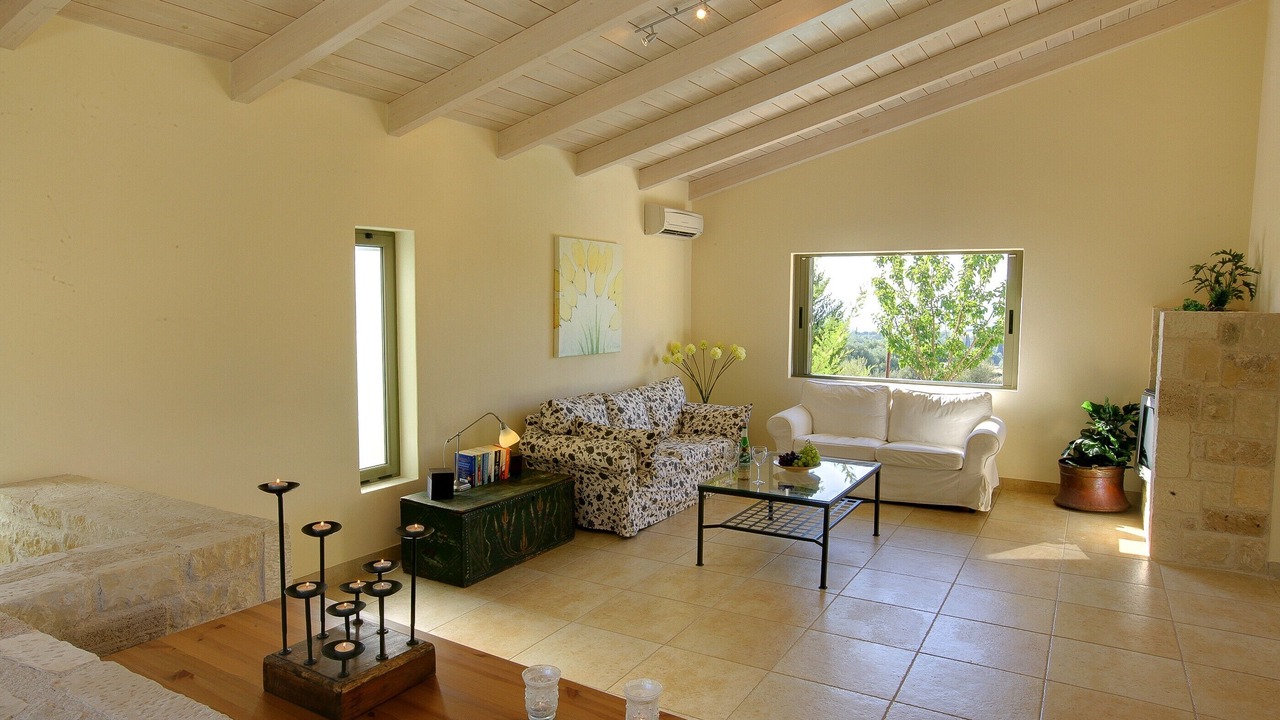 Photo of Livingroom in Karavados