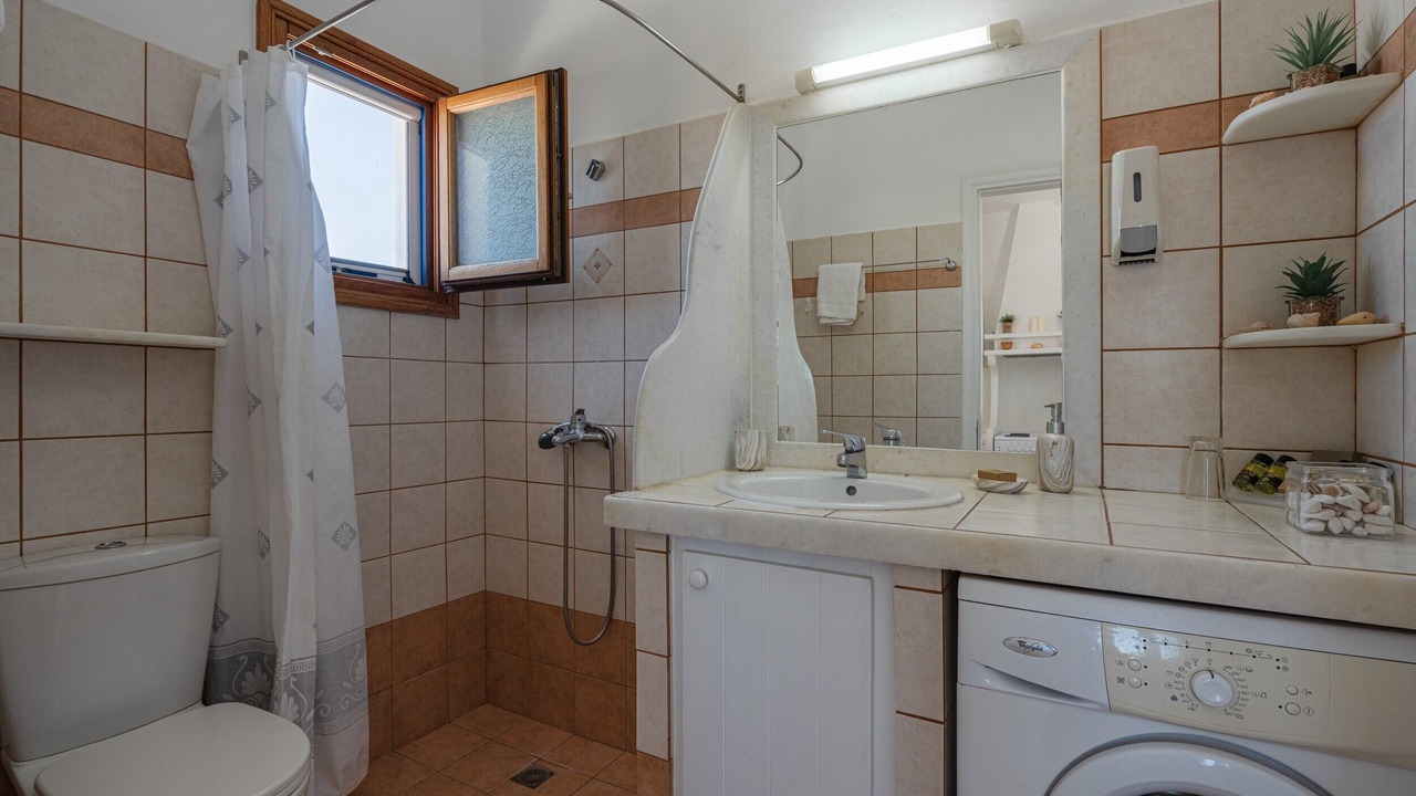 Photo of Bathroom in Aliki