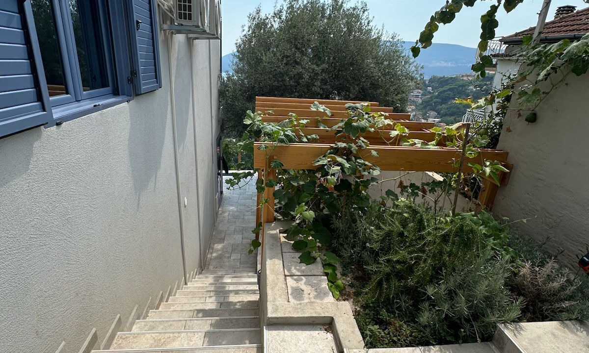 Photo of Outdoor in Podi