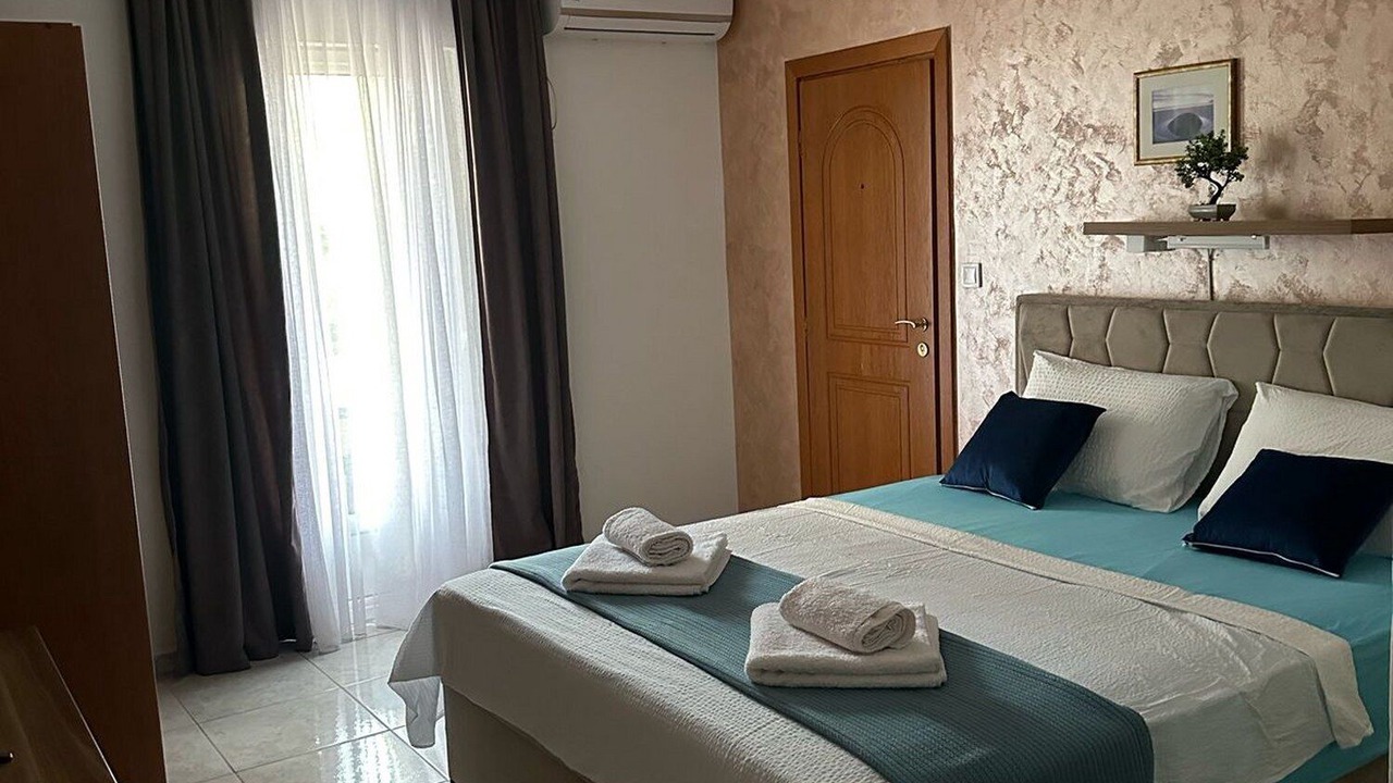 Photo of Bedroom in Maini