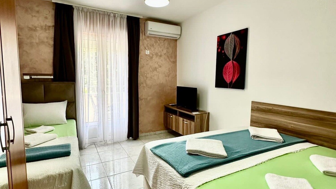 Photo of Bedroom in Maini
