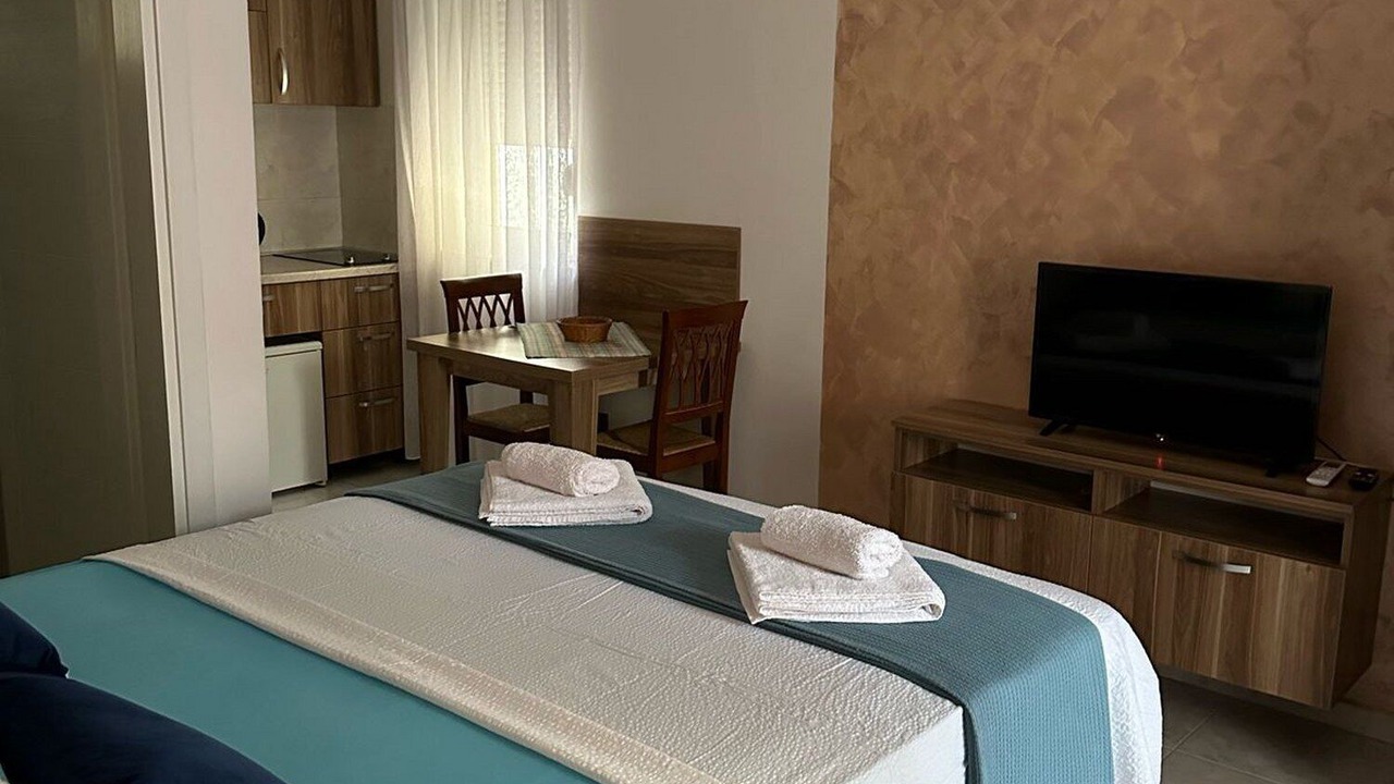 Photo of Bedroom in Maini