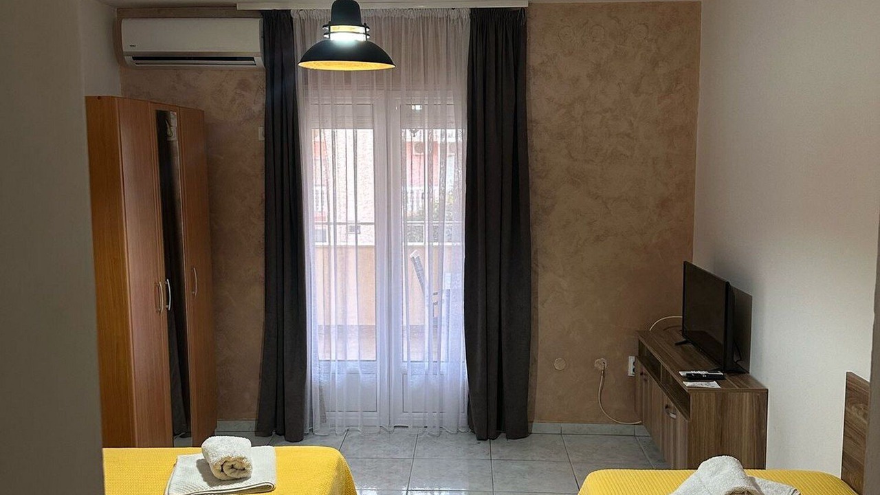 Photo of Bedroom in Maini
