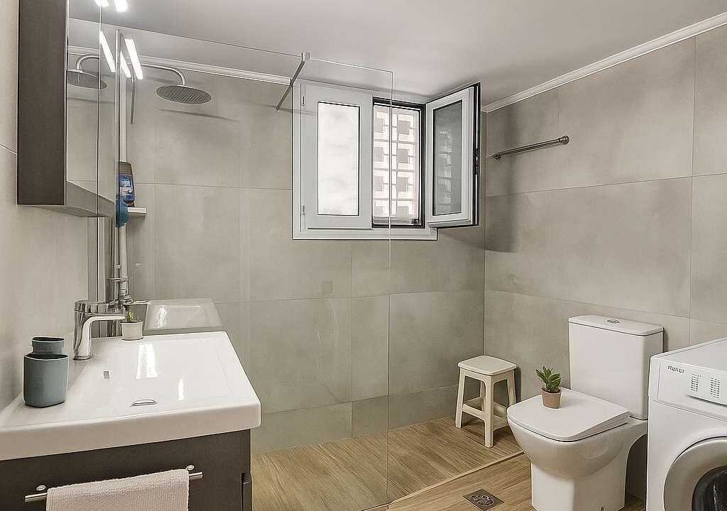 Photo of Bathroom in Alimos
