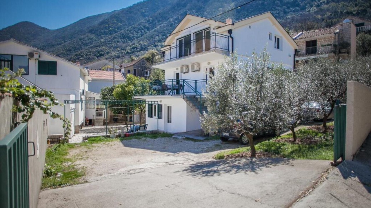 Photo of Outdoor in Lepetane