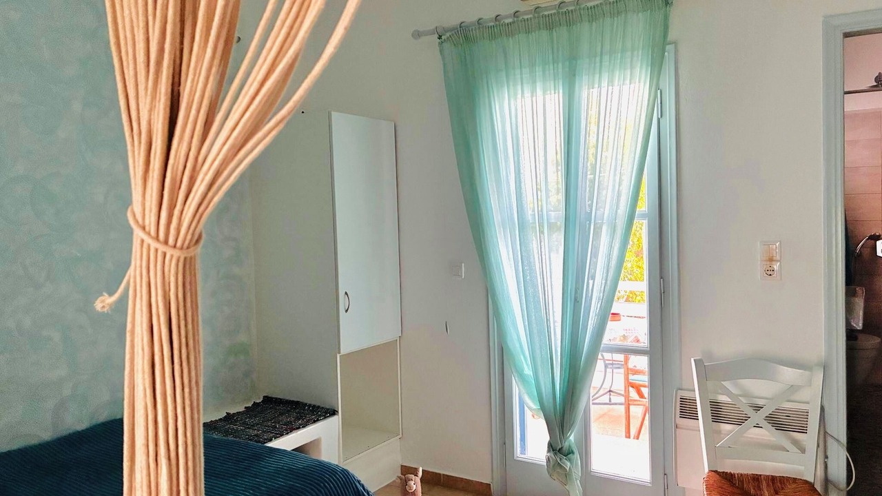 Photo of Bedroom in Ios Town