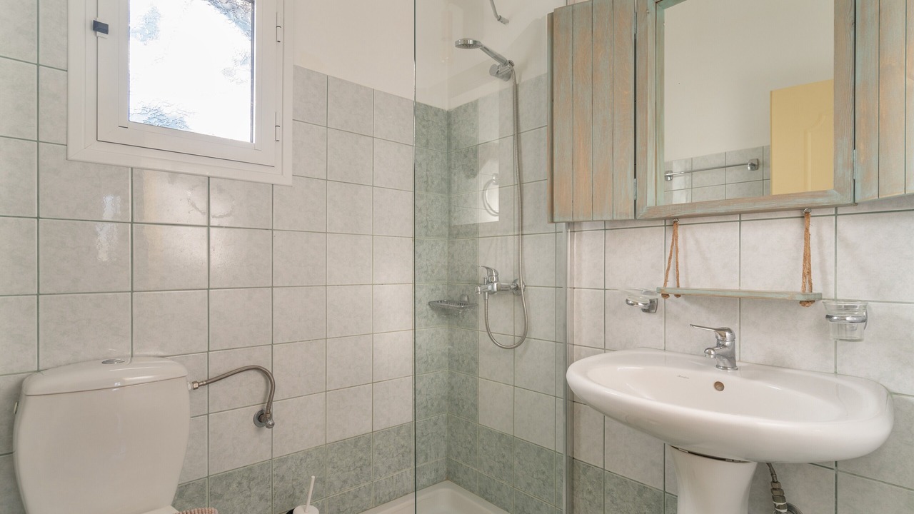 Photo of Bathroom in Leivathos