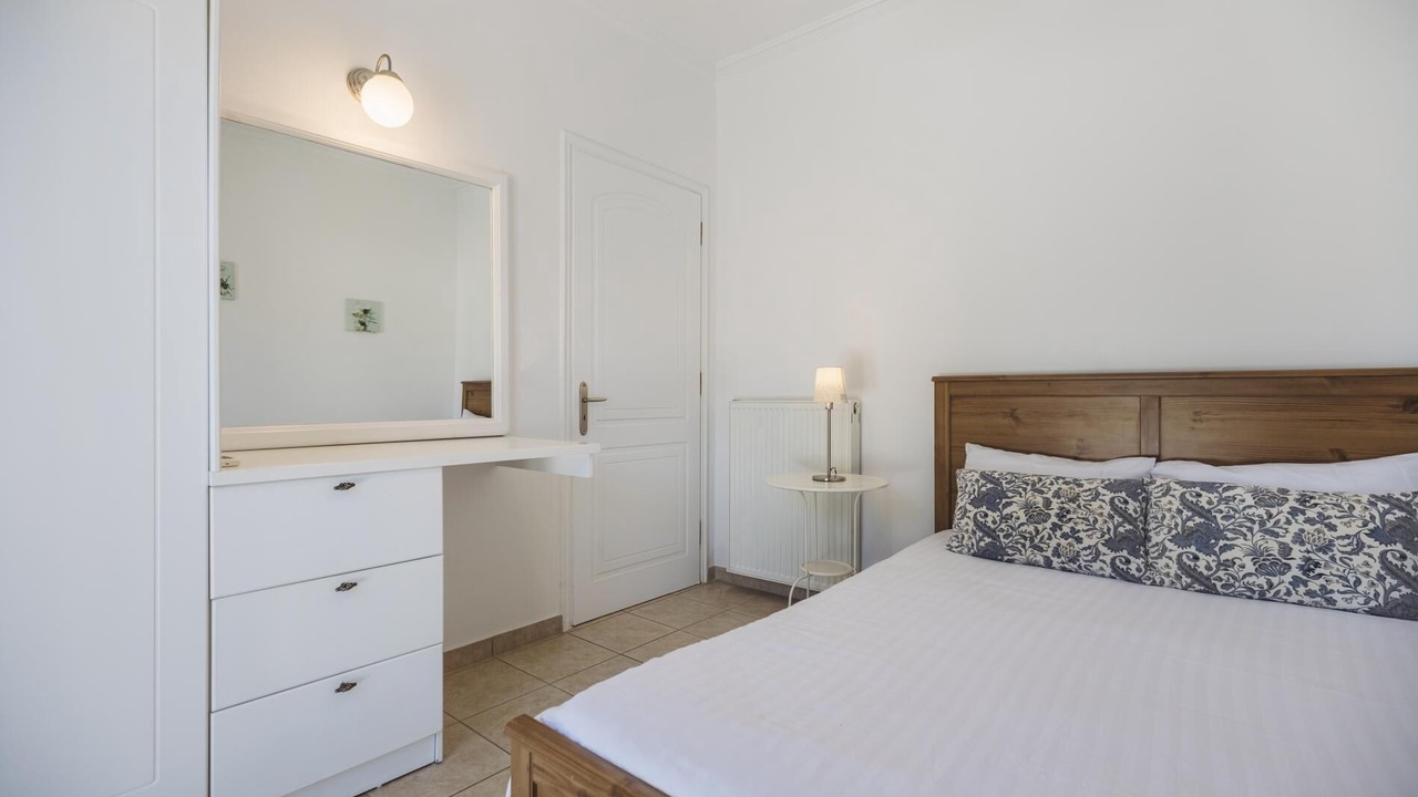 Photo of Bedroom in Neromilos