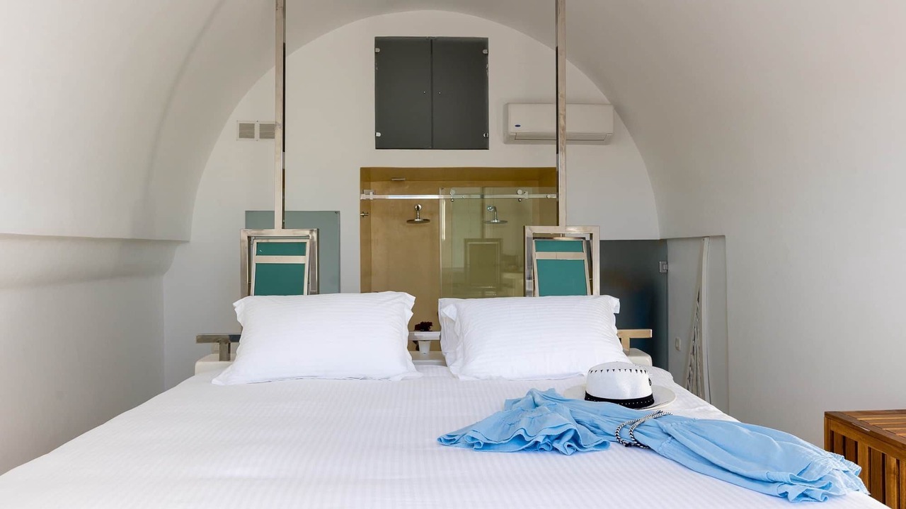 Photo of Bedroom in Oia