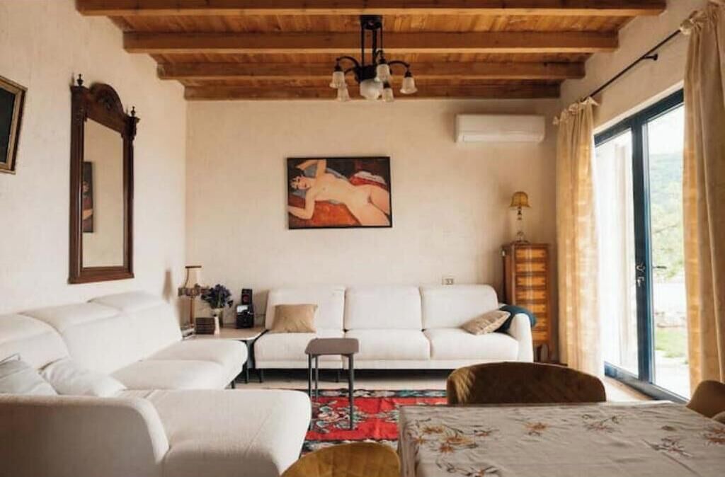 Photo of Livingroom in Podmaine