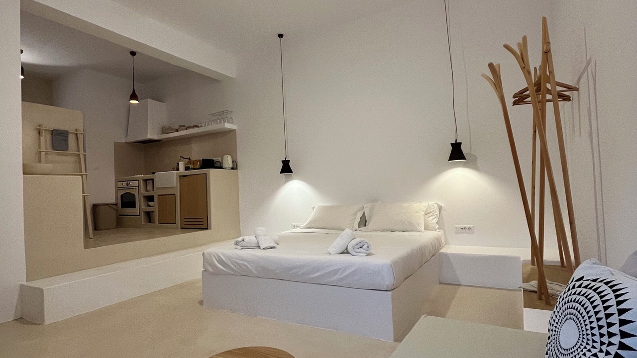 Photo of Bedroom in Ios Town