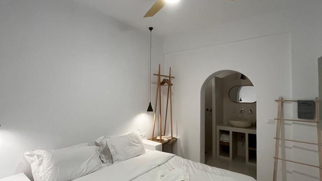 Photo of Bedroom in Ios Town