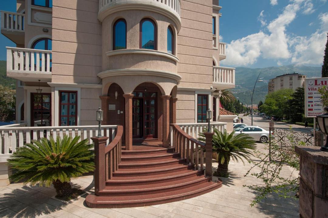 Photo of Buildings in Babin do