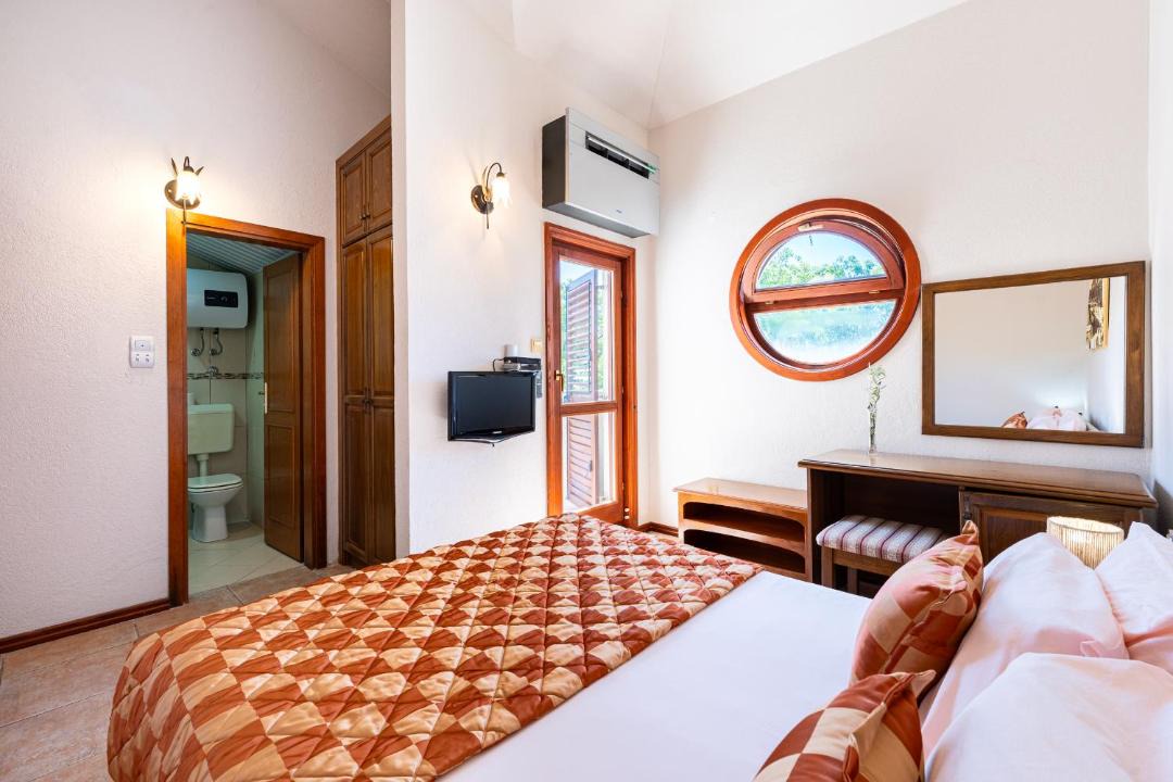 Photo of Bedroom in Podmaine