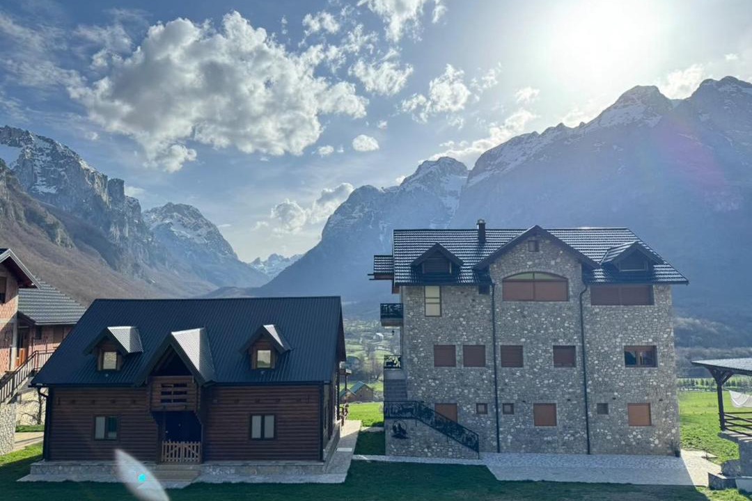 Photo of Buildings in Vusanje
