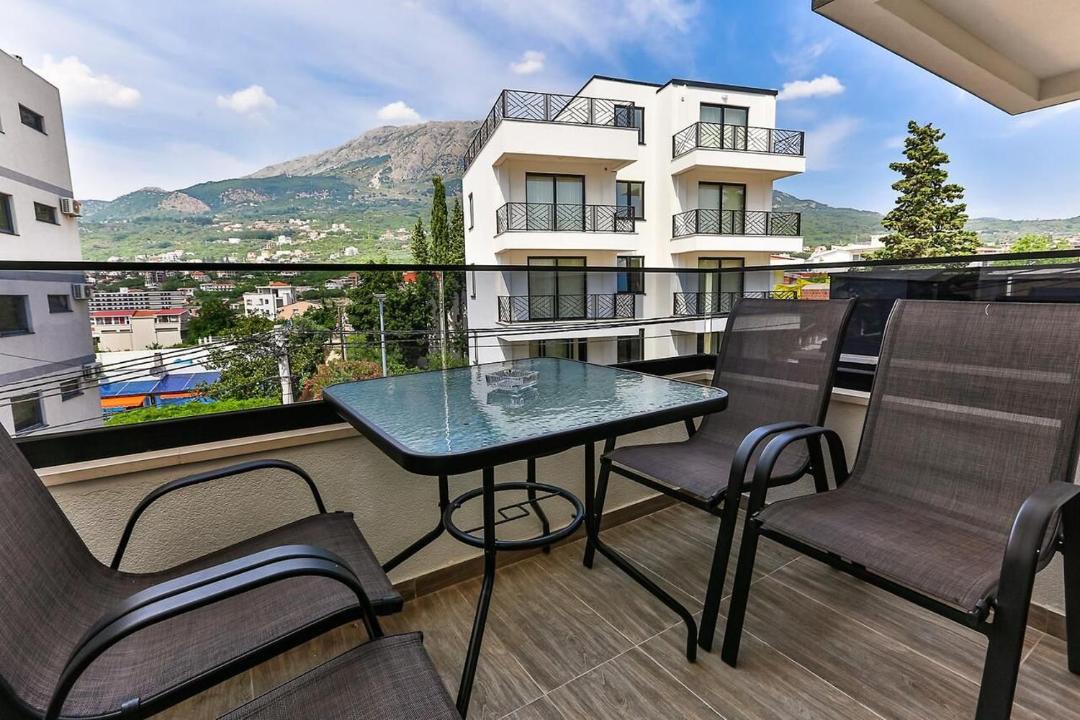 Photo of Patio Balcony in Bar