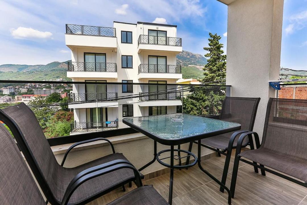 Photo of Patio Balcony in Bar