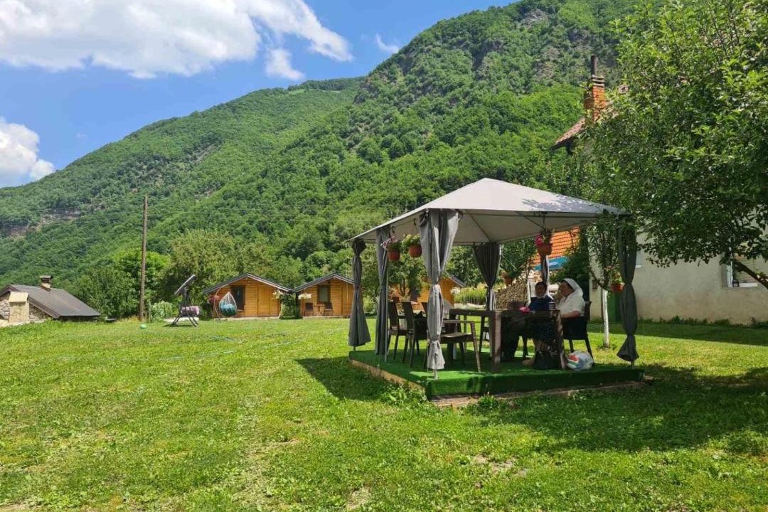 Photo of Others in Vusanje