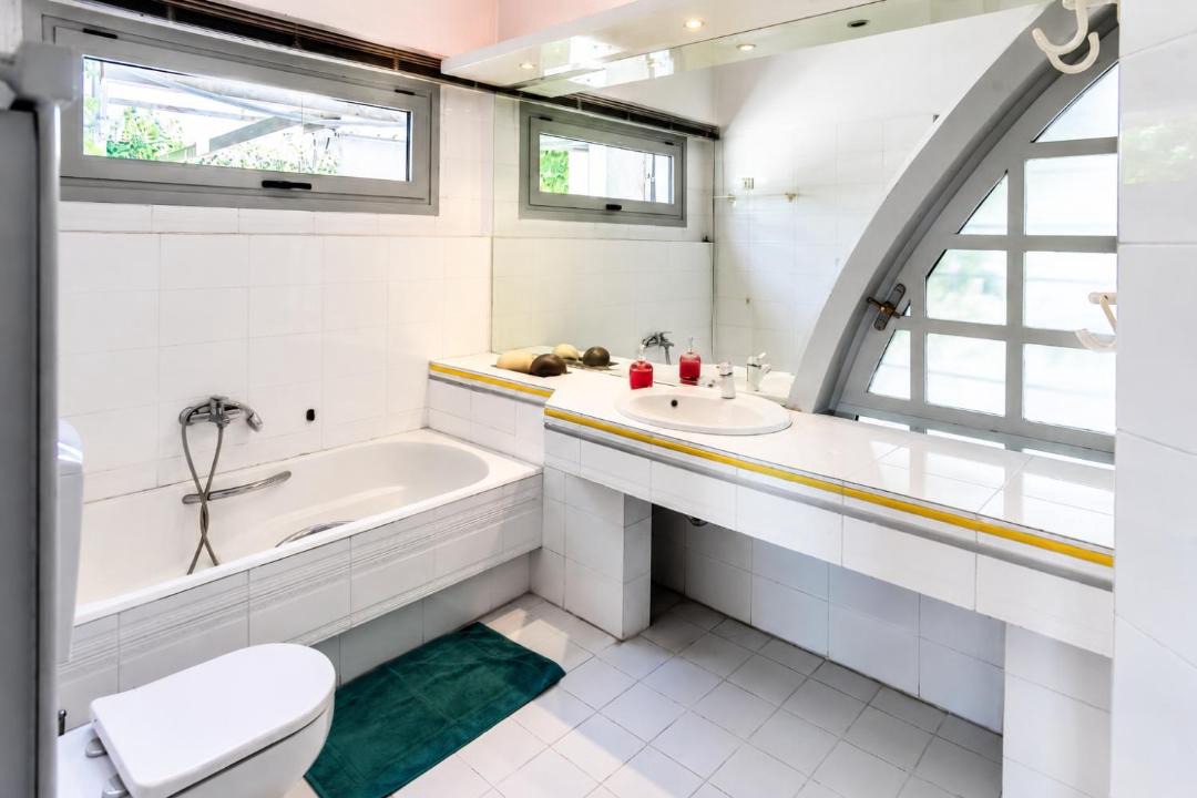 Photo of Bathroom in Larissa