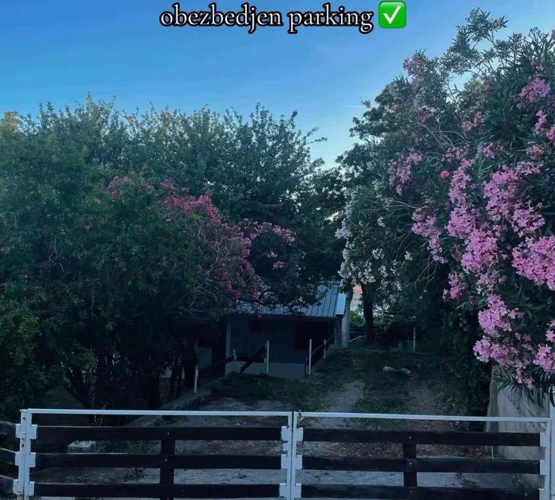 Photo of Others in Zgrade