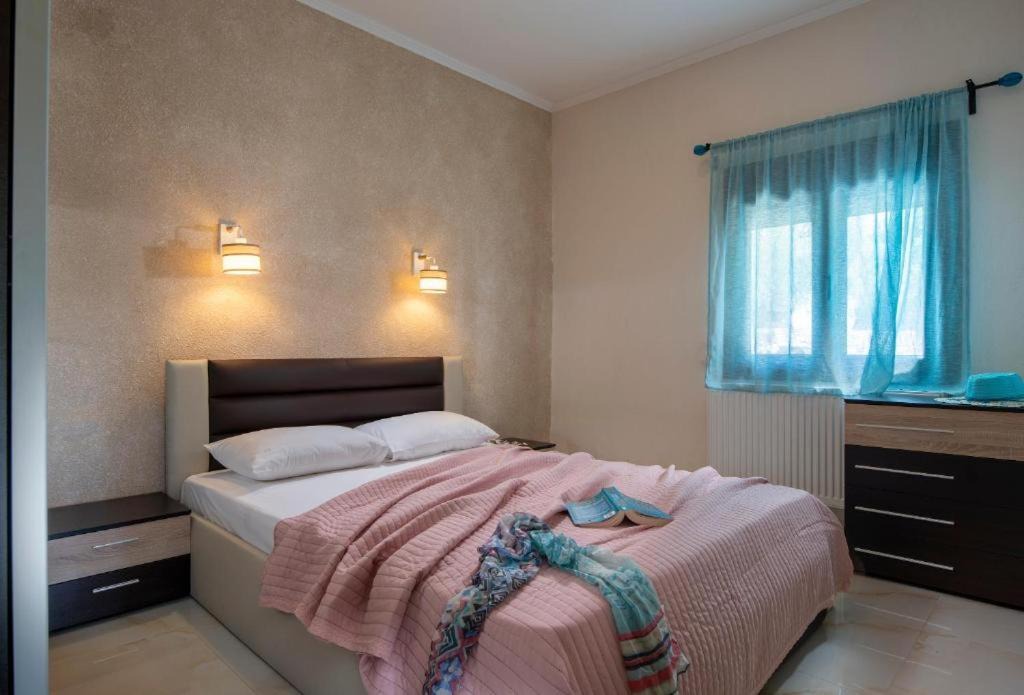 Photo of Bedroom in Kalamitsi
