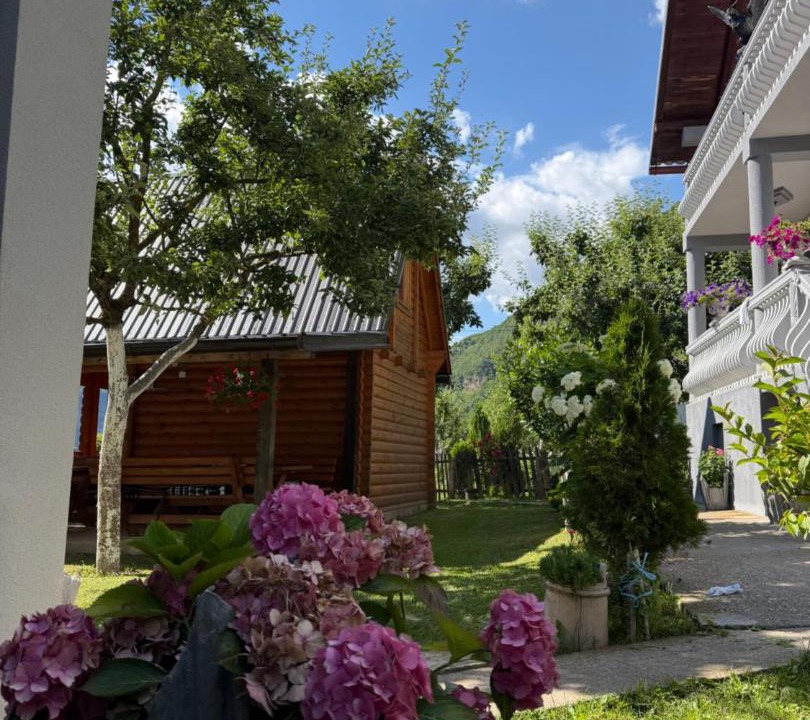 Photo of Others in Vusanje