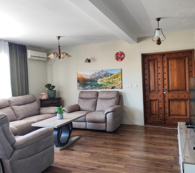 Photo of Livingroom in Podmaine