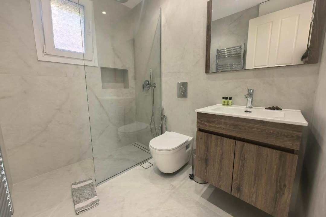 Photo of Bathroom in Plintri