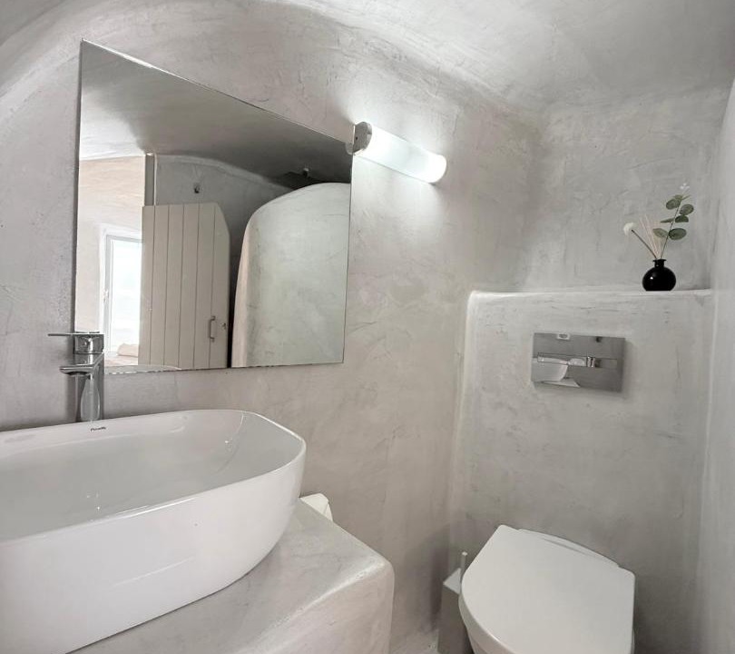 Photo of Bathroom in Fira