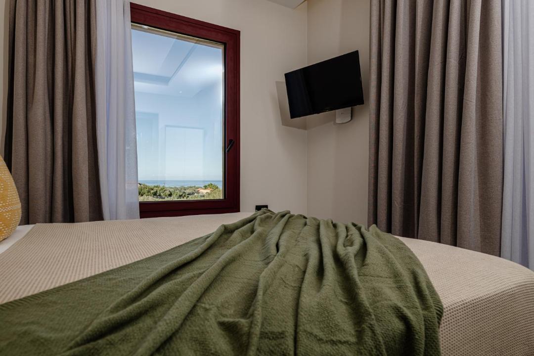 Photo of Bedroom in Neromilos