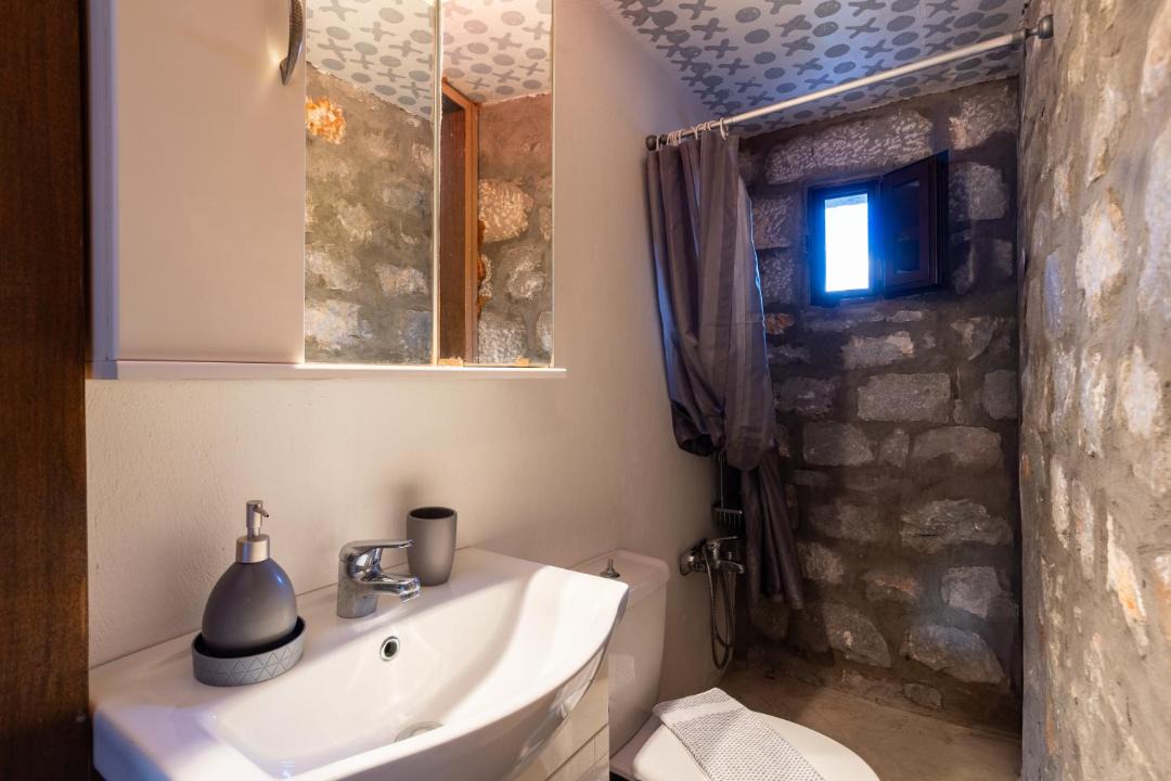 Photo of Bathroom in Omales