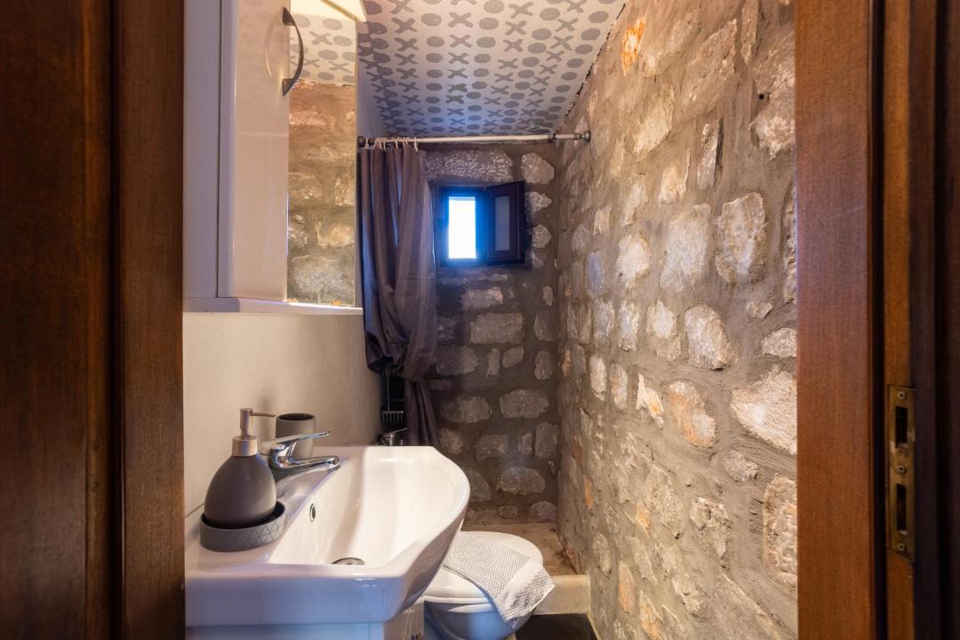 Photo of Bathroom in Omales