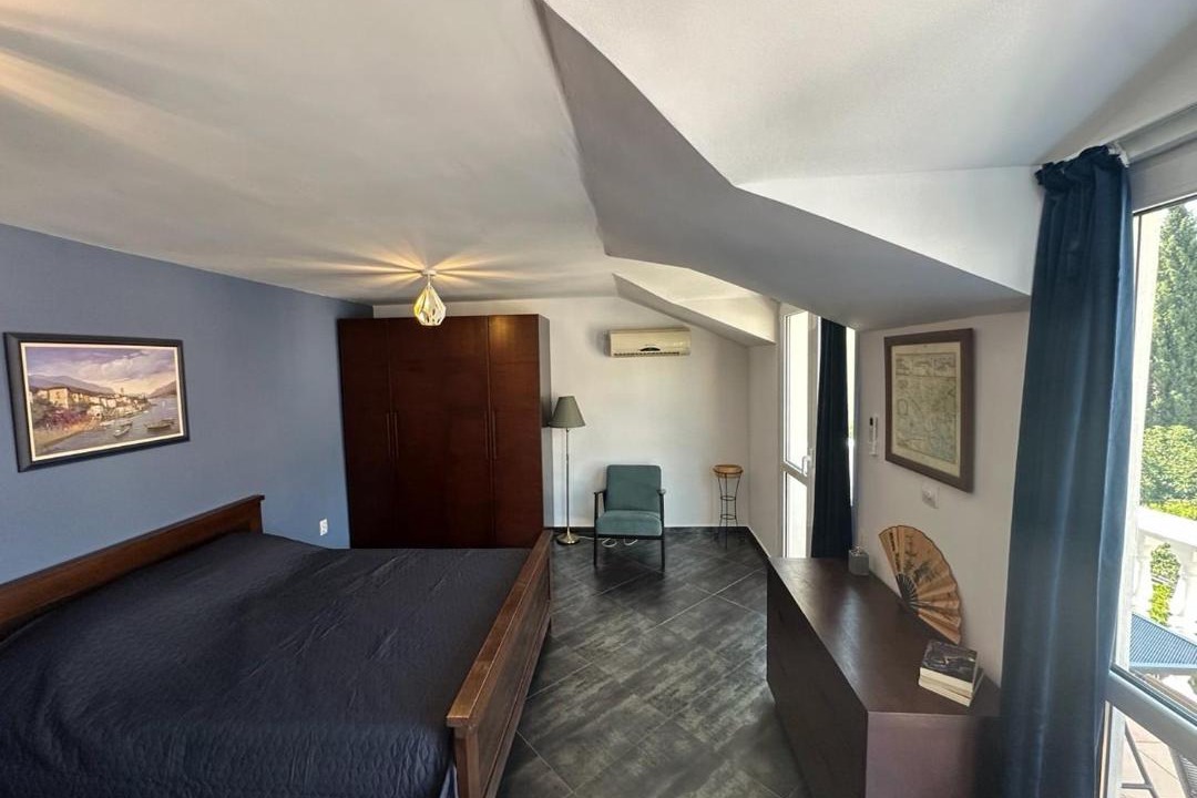 Photo of Bedroom in Maini