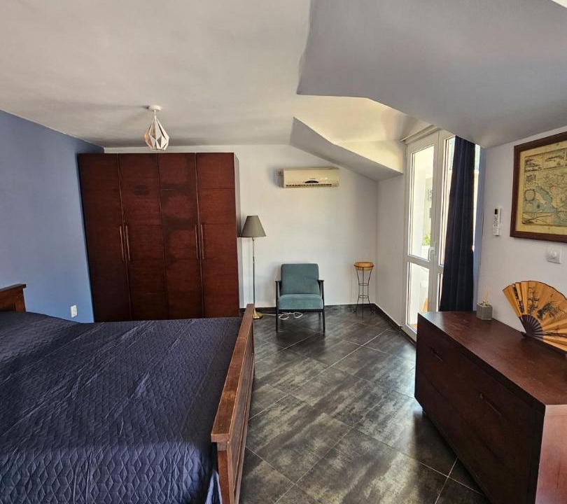 Photo of Bedroom in Maini