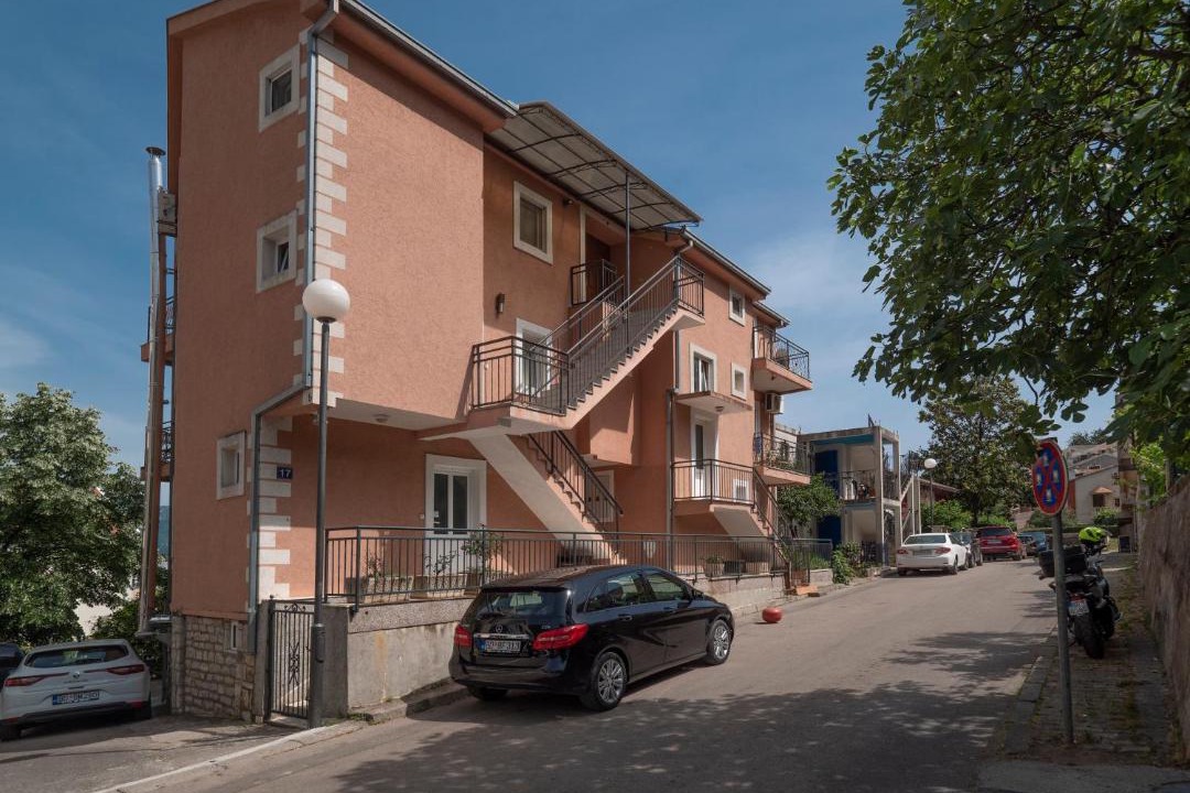 Photo of Buildings in Babin do