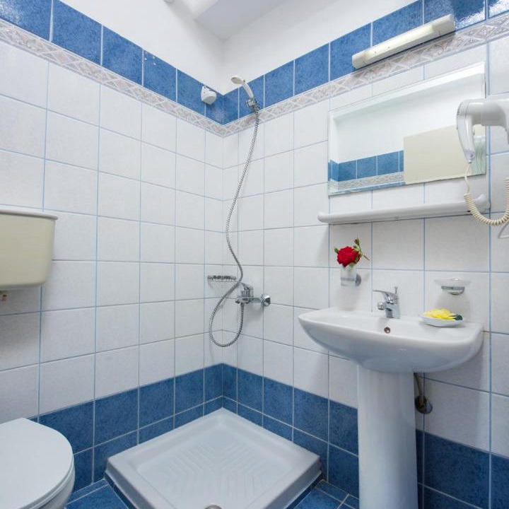 Photo of Bathroom in Ipsos