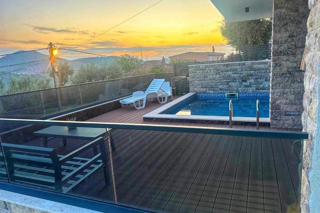 Photo of Patio Balcony in Bar
