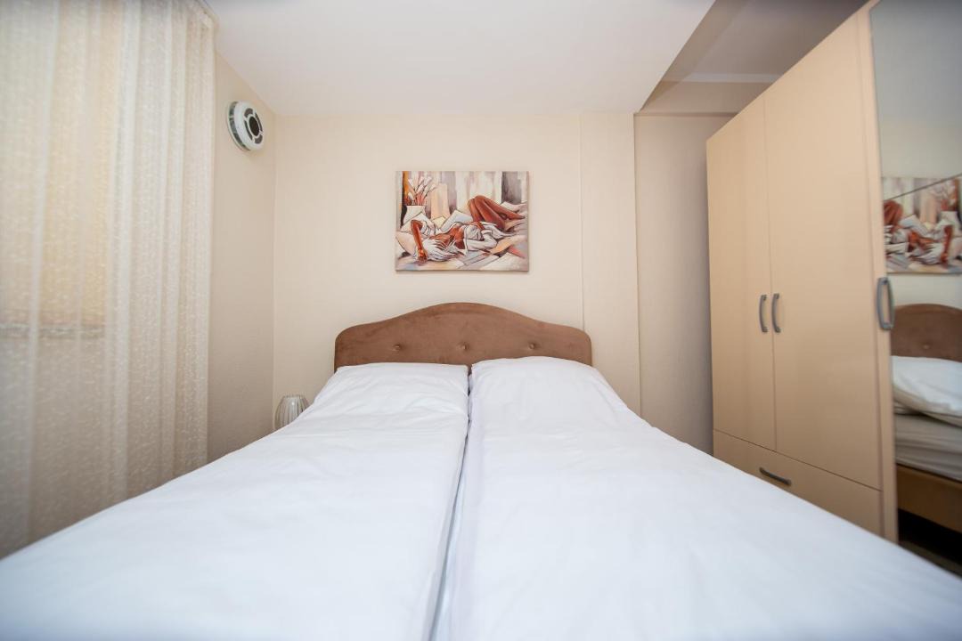 Photo of Bedroom in Maini