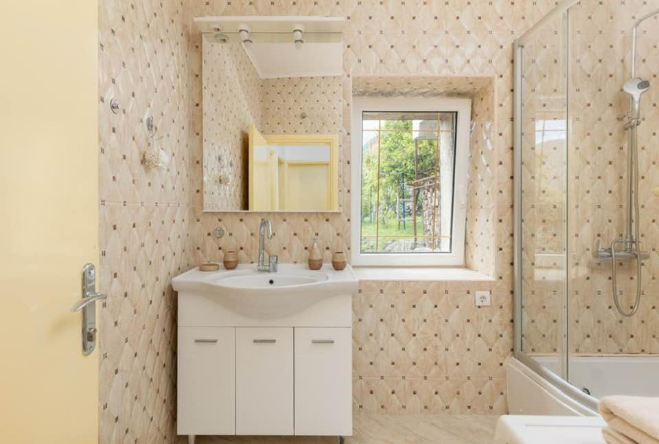Photo of Bathroom in Strp