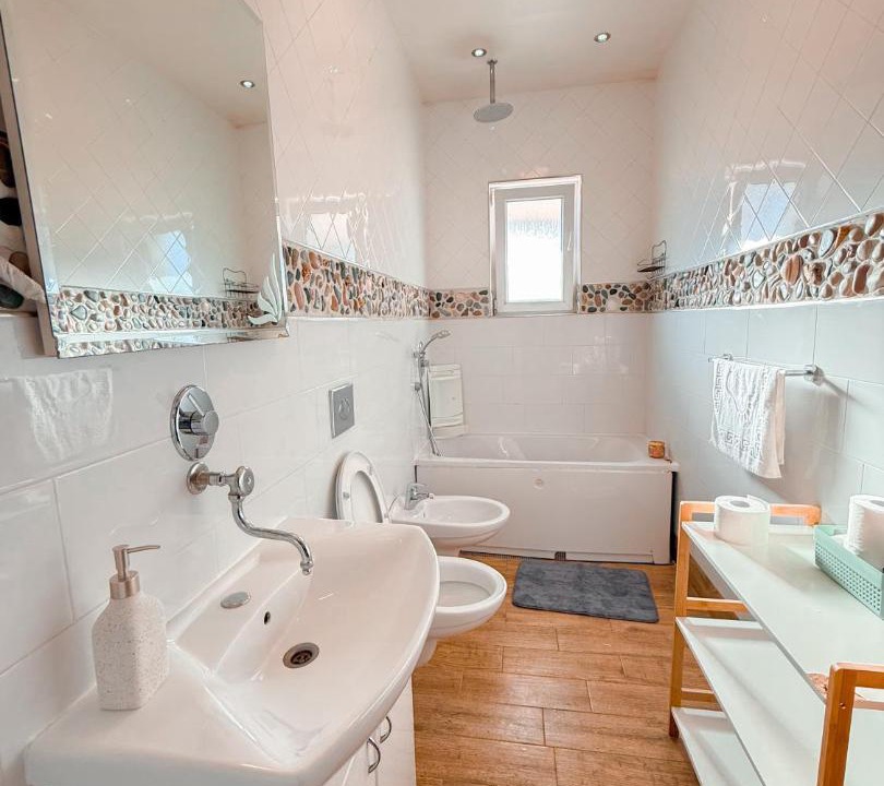 Photo of Bathroom in Igalo