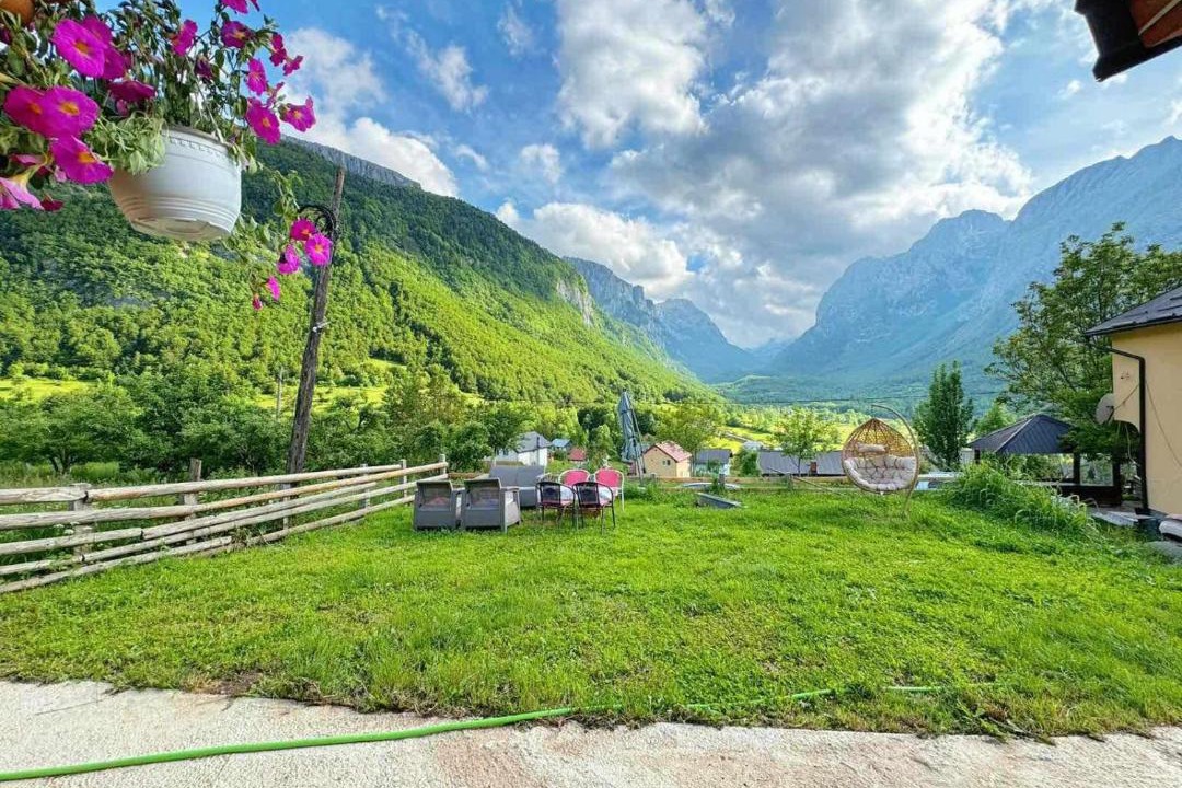 Photo of Others in Vusanje