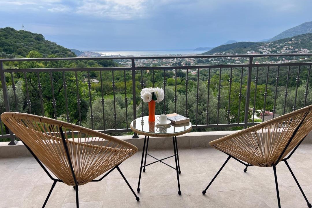 Photo of Patio Balcony in Bar