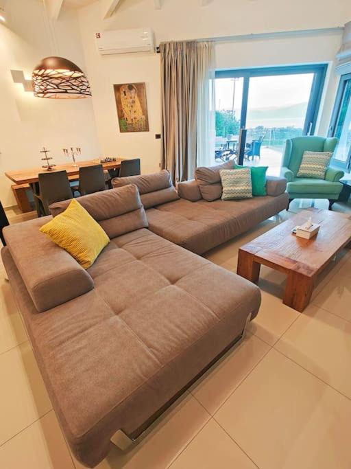 Photo of Livingroom in Aigio