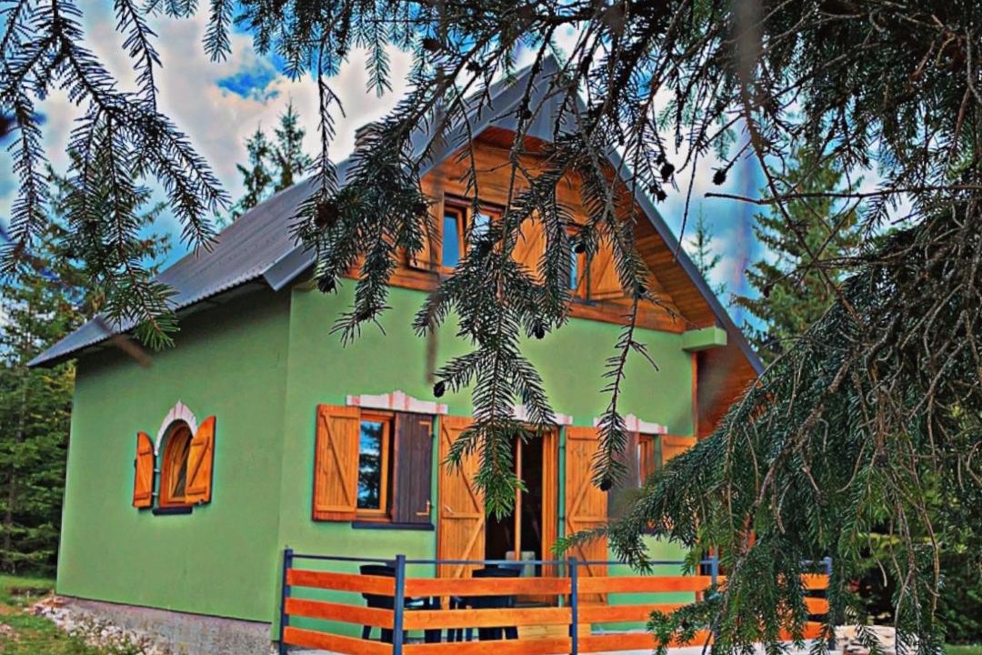 Photo of Buildings in Razvrsje