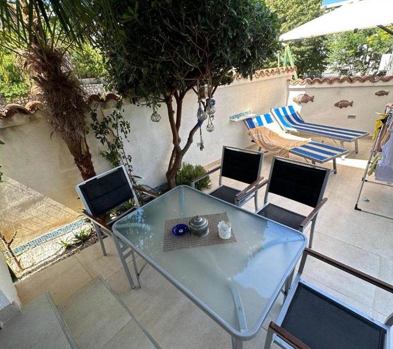 Photo of Patio Balcony in Bar