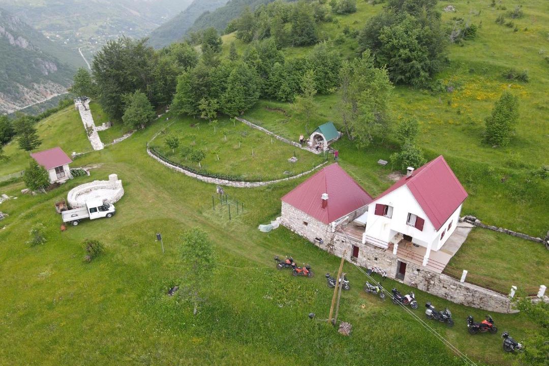 Photo of Buildings in Savnik