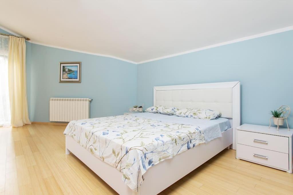 Photo of Bedroom in Donji Morinj