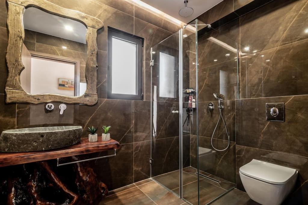 Photo of Bathroom in Elation